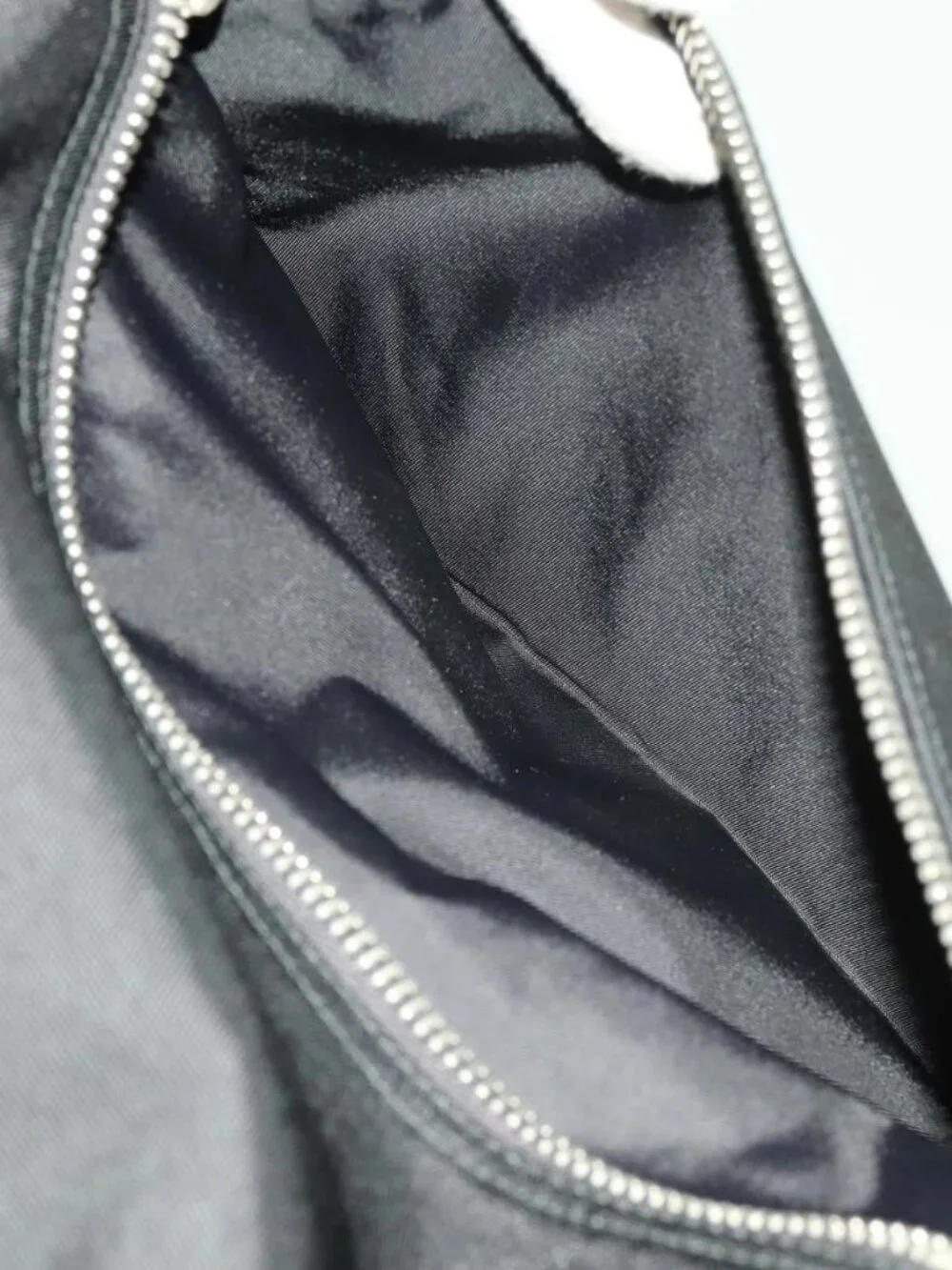 Gucci brand	gucci color	black